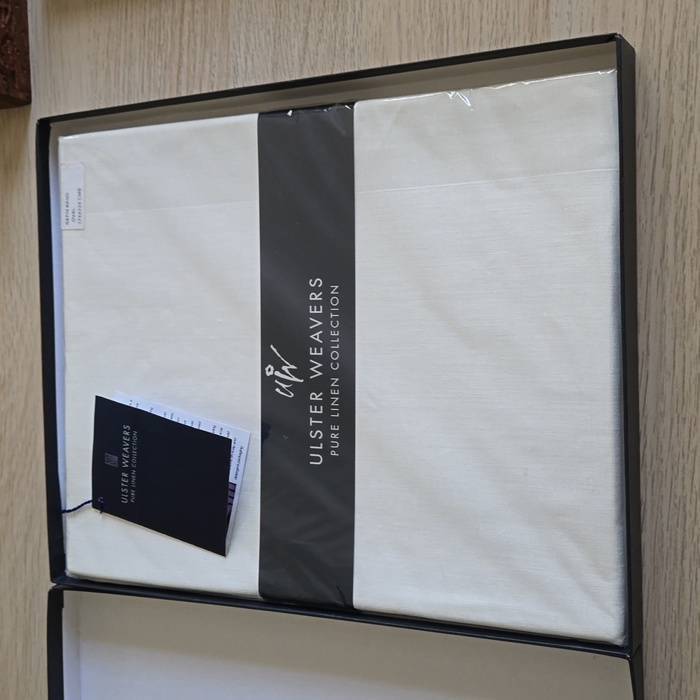 Ulster Weavers Irish Linen Oval Tablecloth